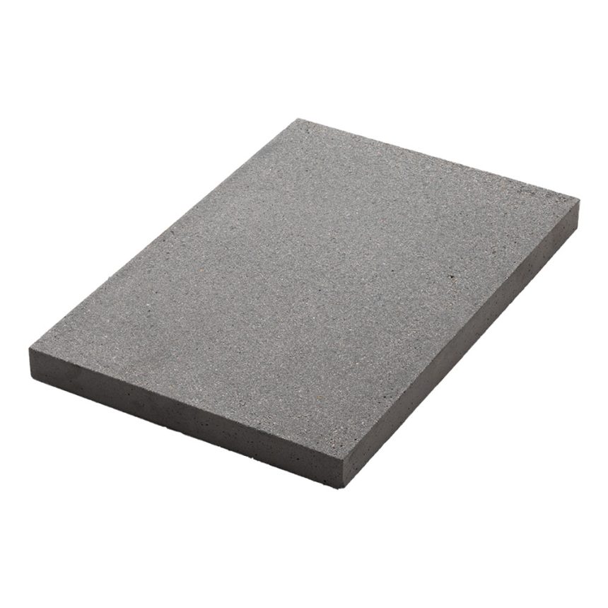 The Coralstone 600 Midnight slab, with its flat, rectangular form and polished grey colour, features smooth edges and a textured surface. Set against a white backdrop and highlighted from an angled view, it exudes an elegant charm.